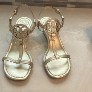 Tory Burch 2 1/2” Gold Wedge size 7 sandals